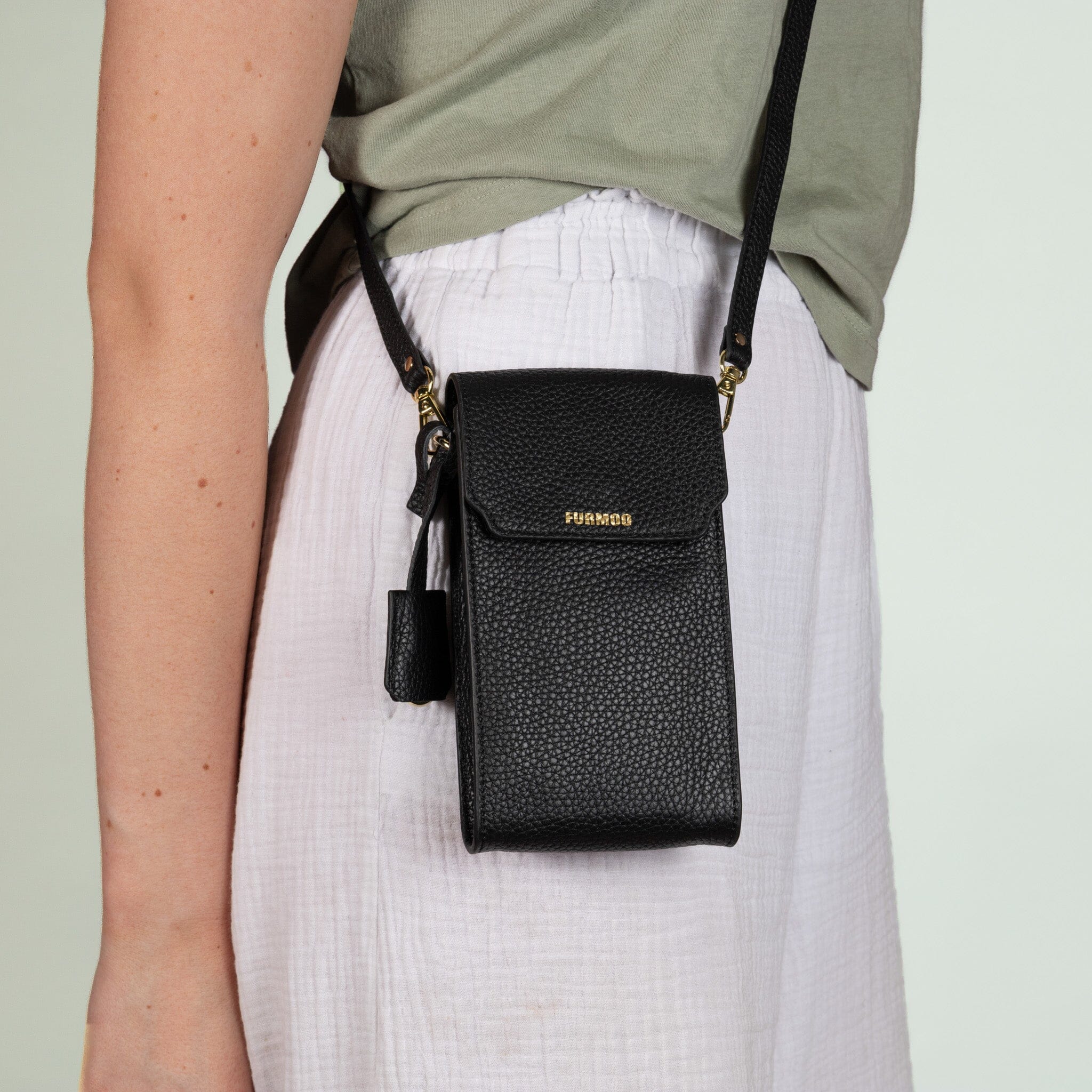 The Nova Leather Phone Pouch