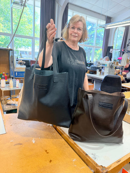Lynleys Leather Tote