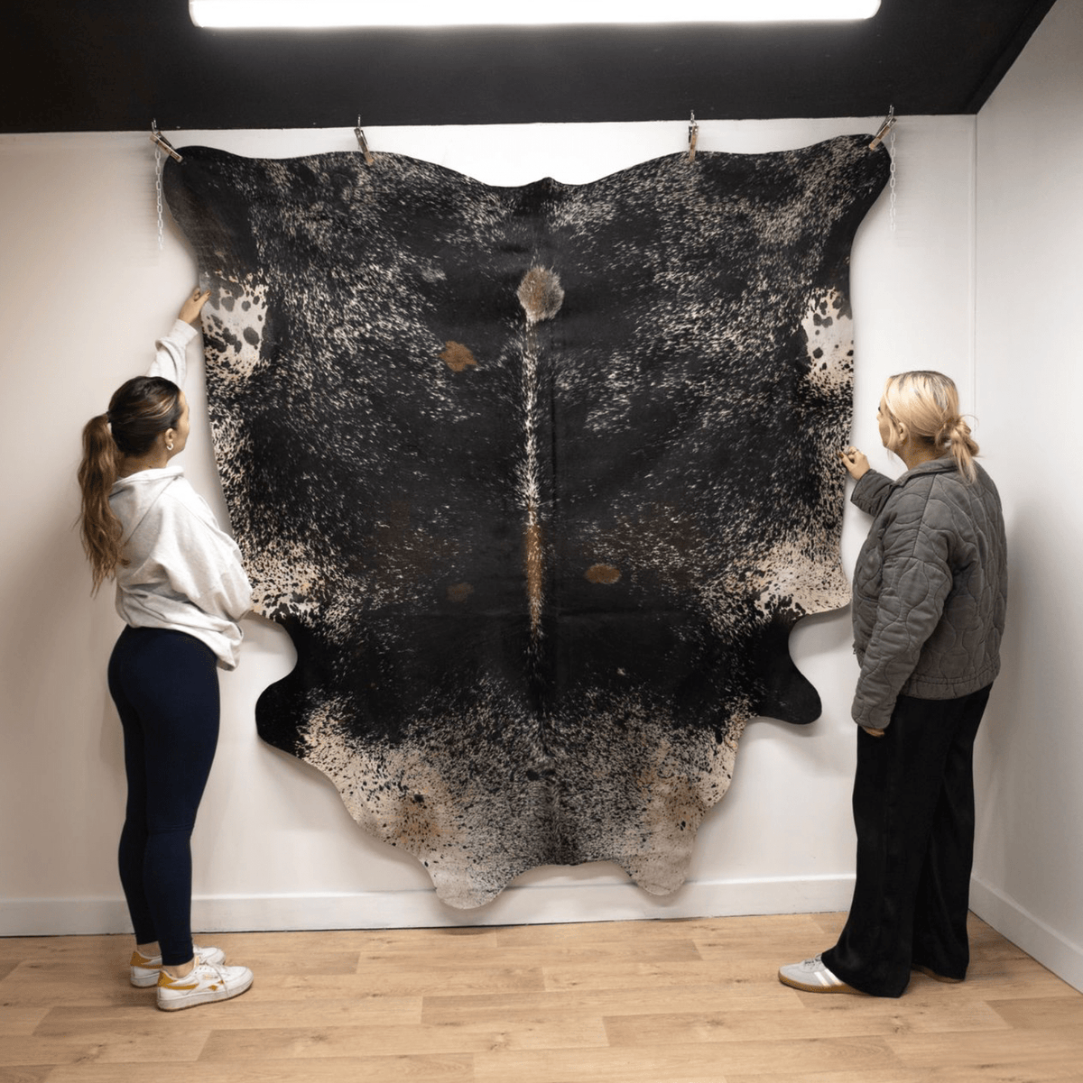 Premium Cowhide Rug Black White Premium Cowhide Rug – FURMOO
