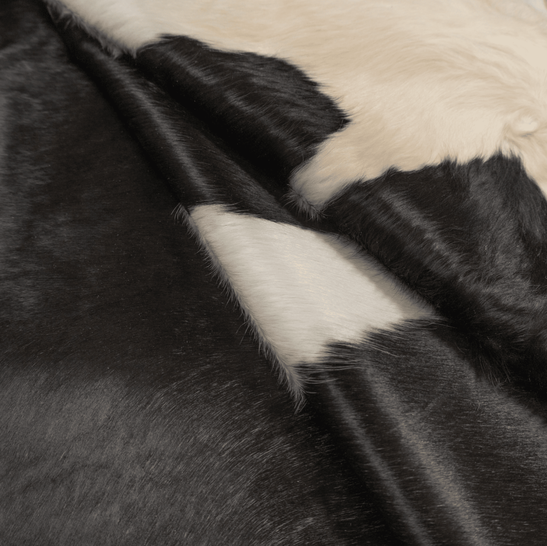 Black &amp; White Cowhide Rug